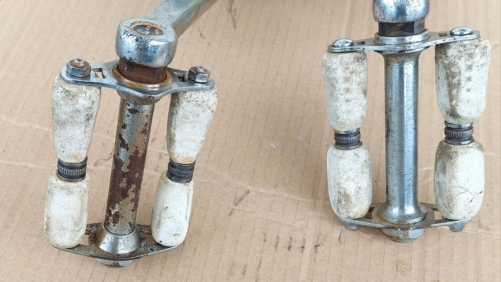 Pedaleira motobecane com pedais lyotard