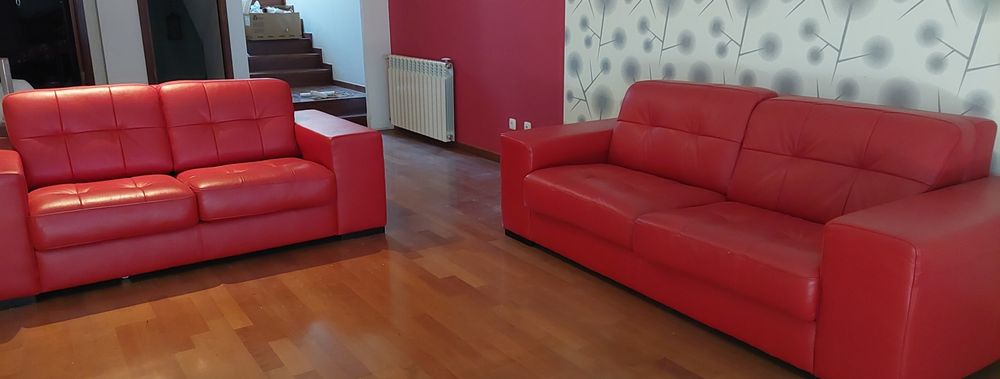 Sofás pele  genuína  em vermelho