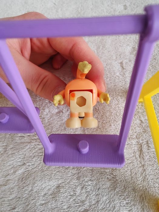 Podwójna huśtawka dla Bluey i Bingo plac zabaw mebelki - bez figurek