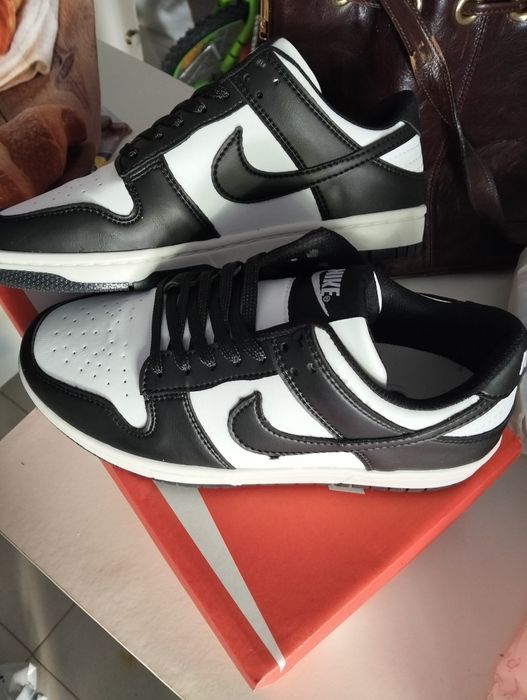 Tênis pretos e brancos nike