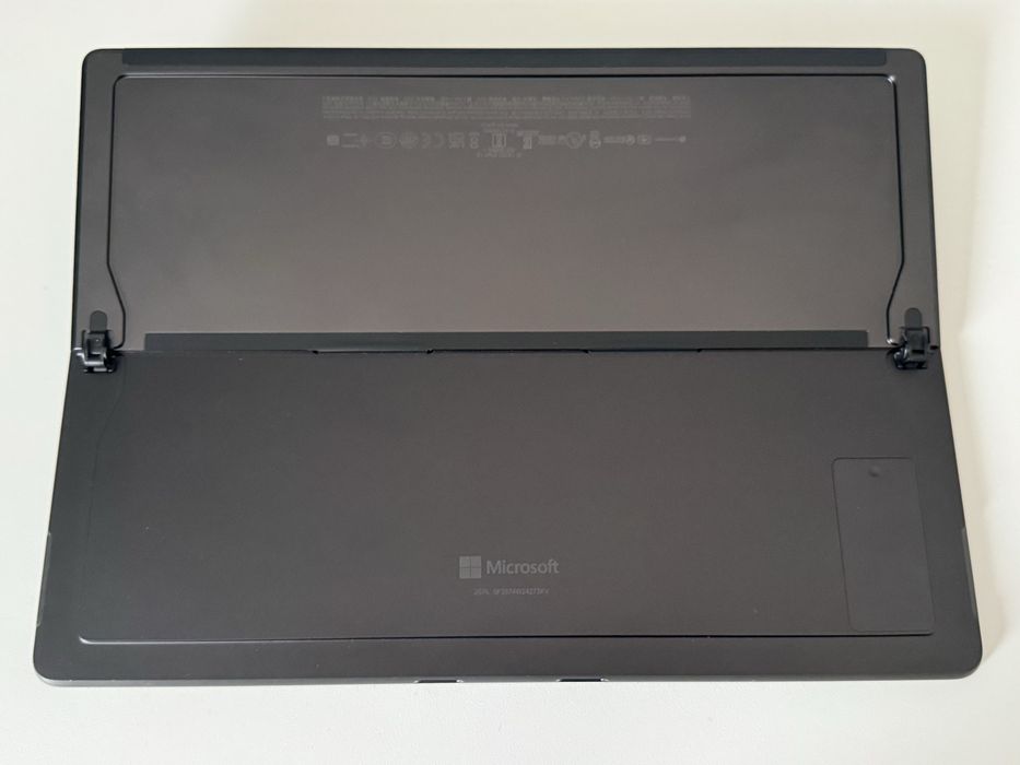 Microsoft Surface Pro 11 OLED X Elite 16/512 + etui + 3mk + GW 2027
