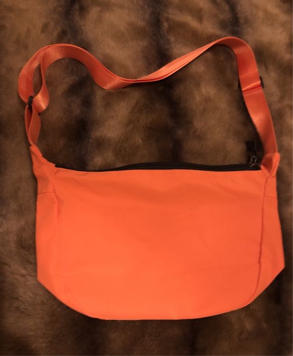 Mala com alça  ajustavel, fecho inteiro