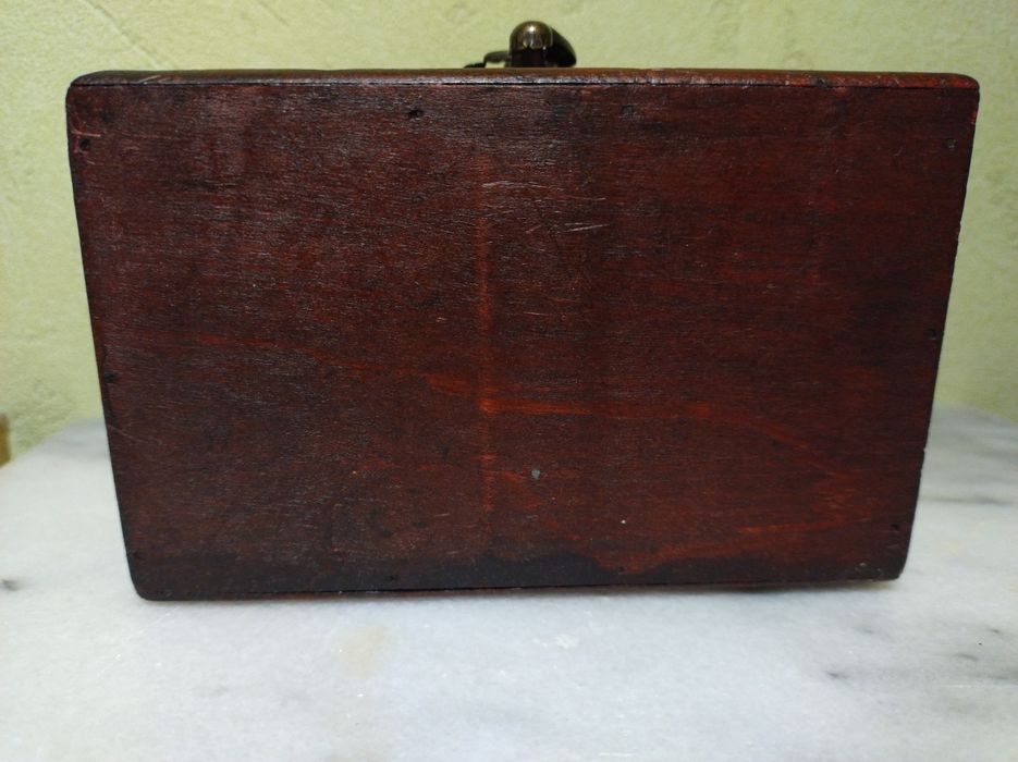 Продам шкатулку сундучок.