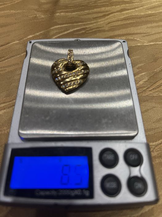 Peça de joalharia em forma de coração em Ouro e Diamantes