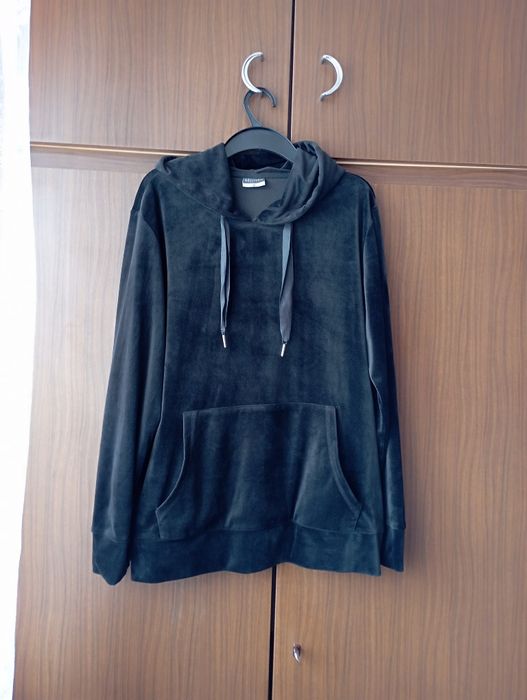 Bluza  damska  z kapturem  XL/42