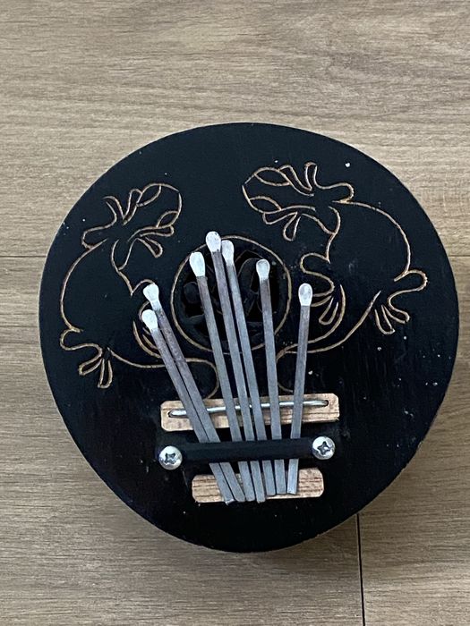 Kalimba- afrykanski instrument muzyczny etniczny