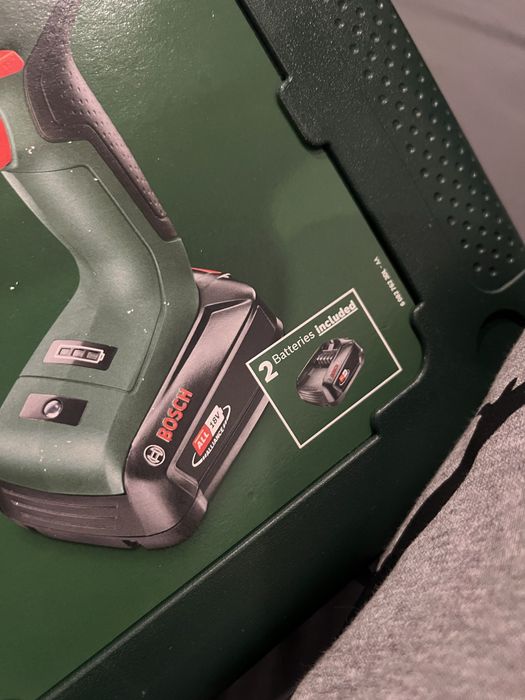 Berbequim Bosch UniversalImpact 18v-60 com 2 baterias
