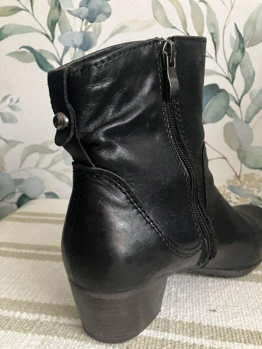 Botki damskie Bellissima ocieplane czarne na slupku roz.38