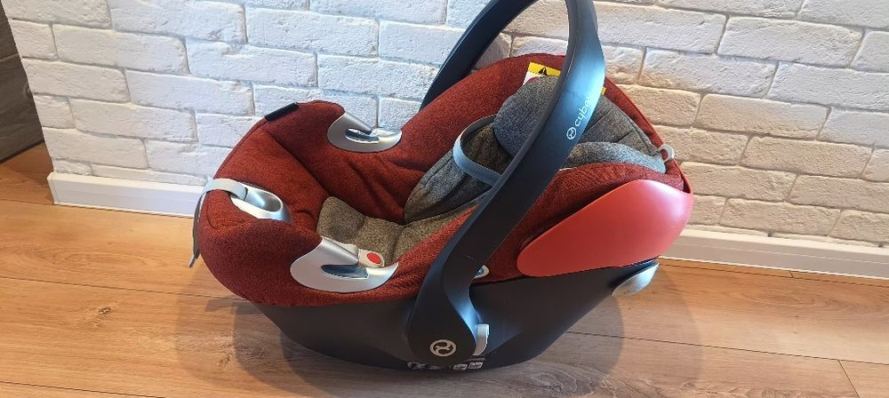 Fotelik z baza Cybex Q-fix