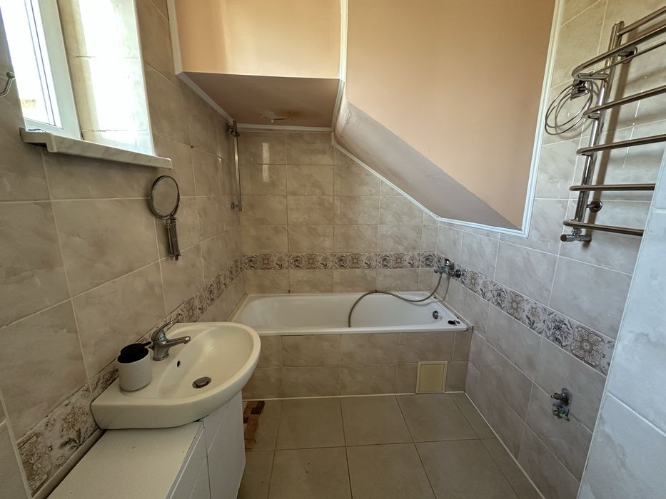 Продаж окремостоячого будинку в Оброшине