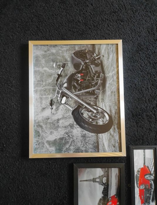 Zestaw trzech obrazów motoryzacja - motocykl i samochody