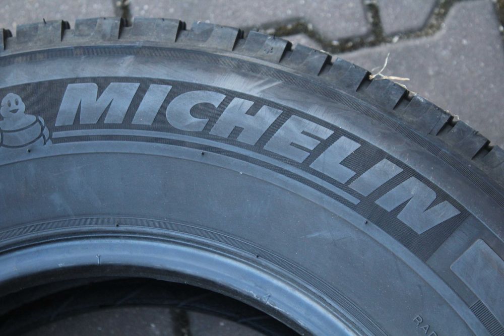 225 75 R16CP  Michelin Agiis Camping