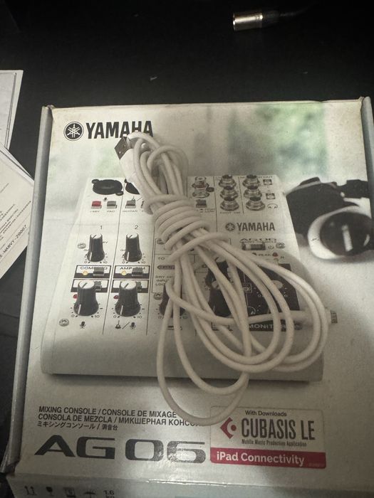 Mesa yamaha AG06 oferta de cabos