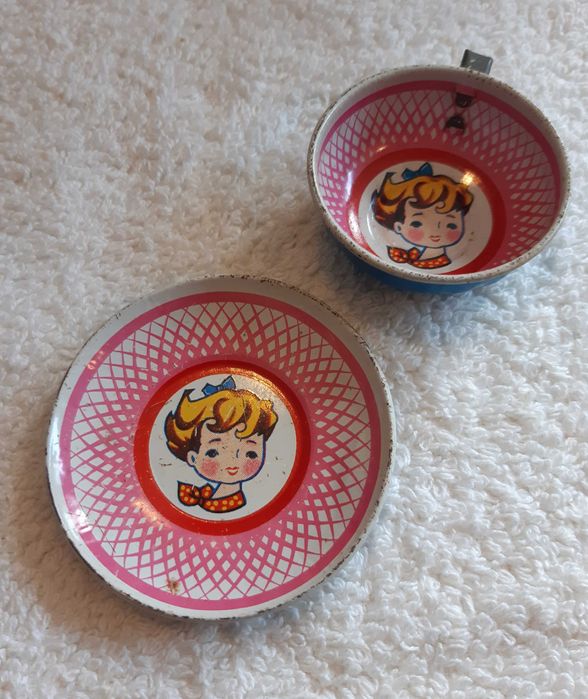 Brinquedo antigo - Chávena e Pires em esmalte