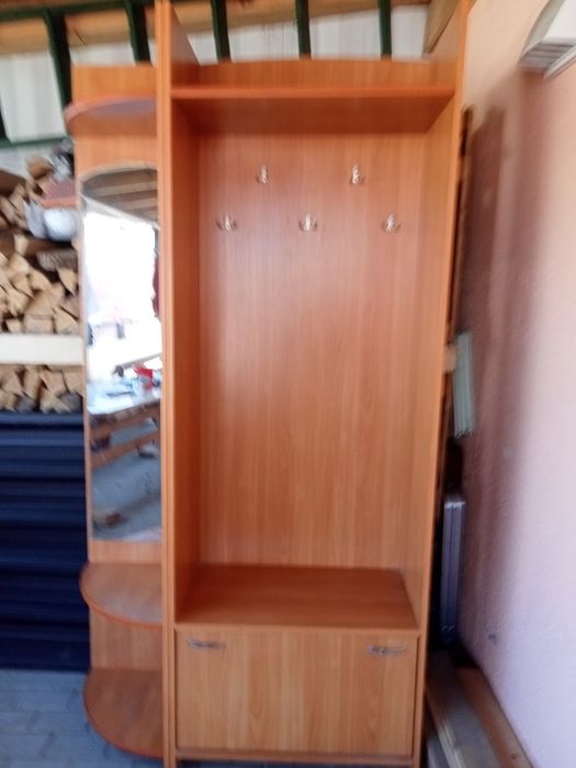 Продам вішалку для одягу в гарному стані