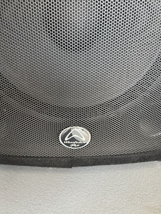 2 Colunas Wharfedale Pro SVP‑X15 e tripés