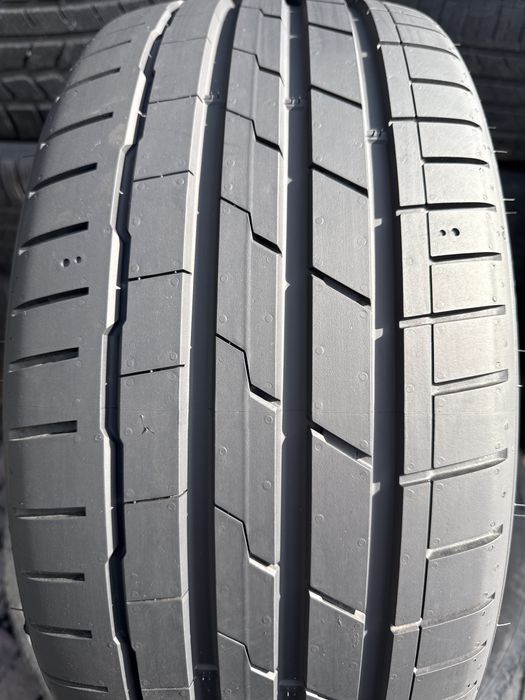 Шина б.у 235 40 R19 Hankook ION EVO TO Sound Absorber 96W 1 шт