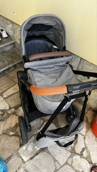 Carrinho trio Maxi Cosi Zelia S com base 360 isofix