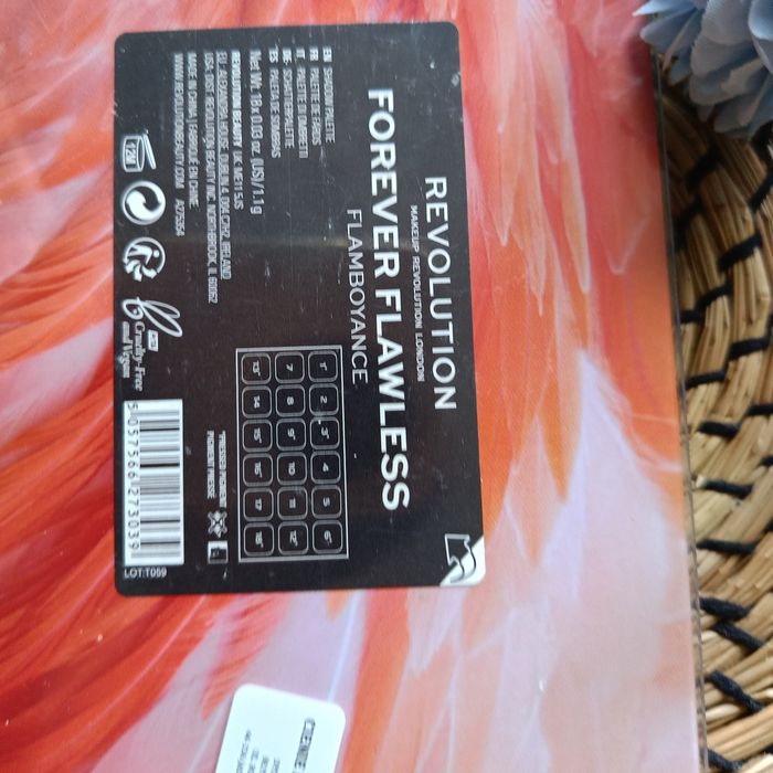 Revolution Forever Flawless Flamboyance paleta cieni do powiek