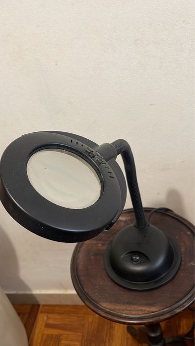Luminaria de led com lupa aumento