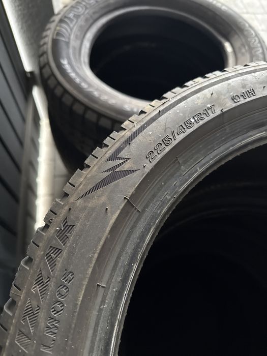 Шини резина 225/45/17 r17 Bridgestone пара зимні