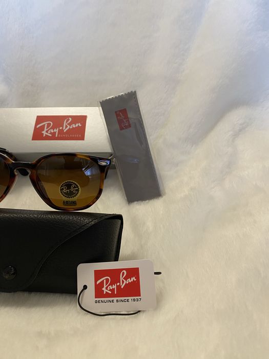 Óculos de sol Ray-Ban com etiqueta