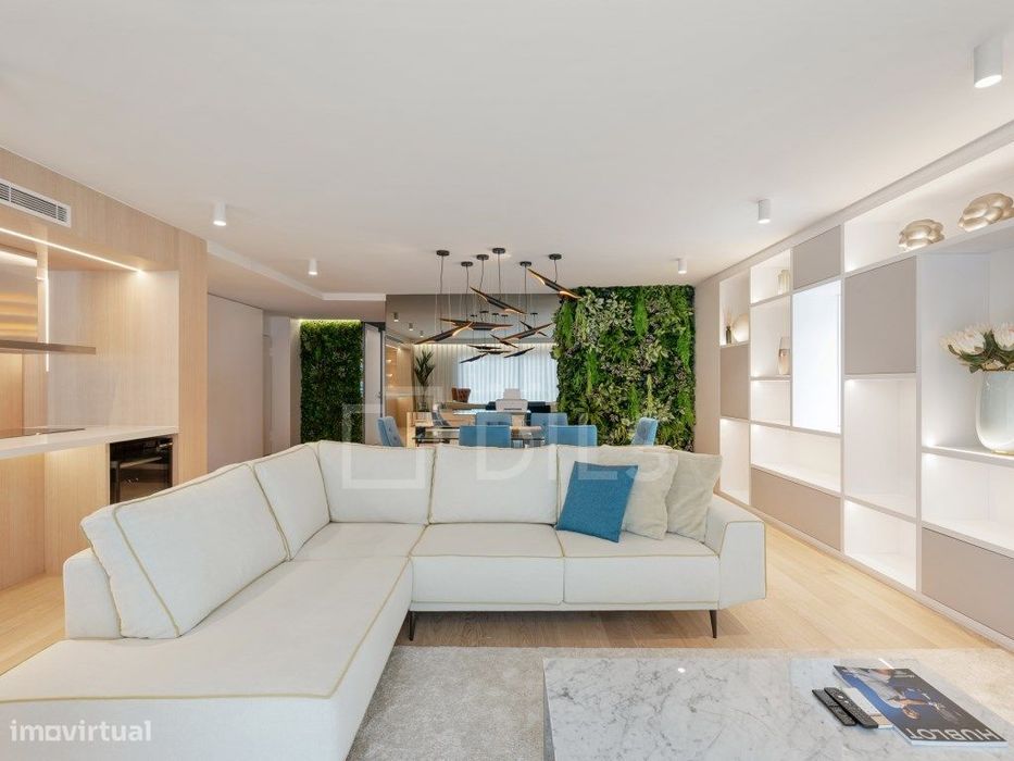 Apartamento T3, com área 150 m2,com 2 boxes, no Monte Estoril