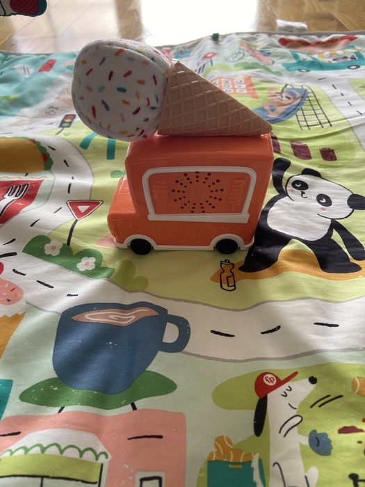 Mata Fisher Price wesołe miasteczko.
