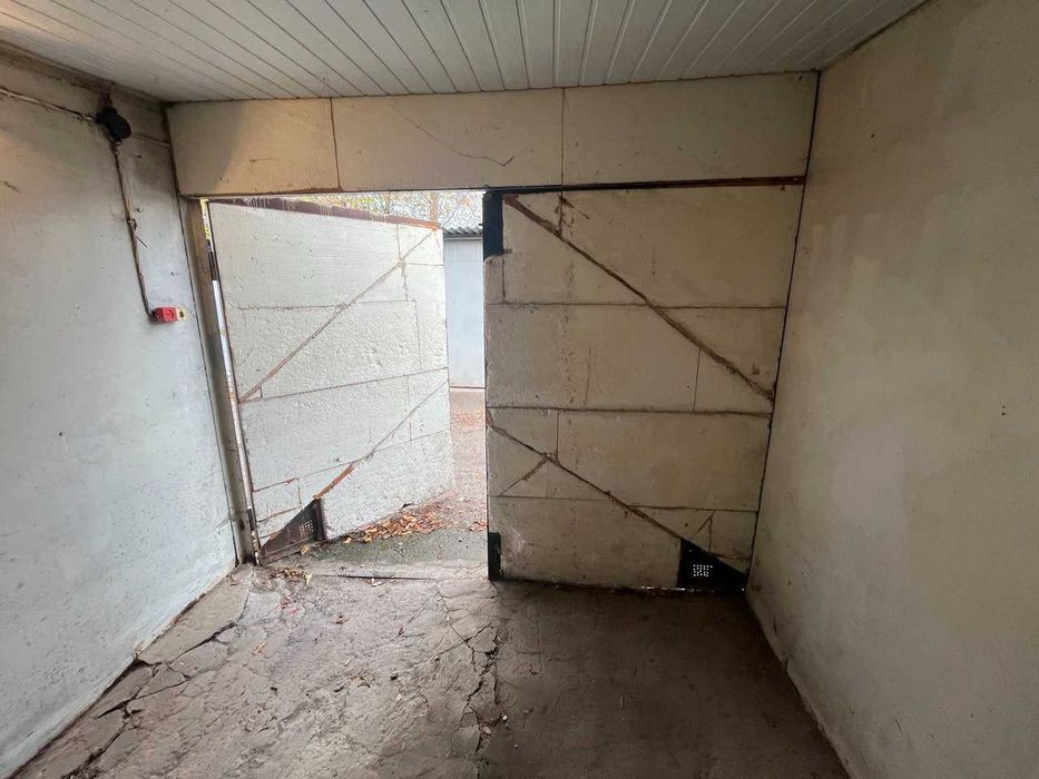 Оренда сухого гаража 2,8×5,5 м, Борщагівка, Г.Космосу 26 з електрикою