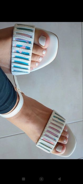 Sandália salto médio, MLV 37, sem uso e confortável