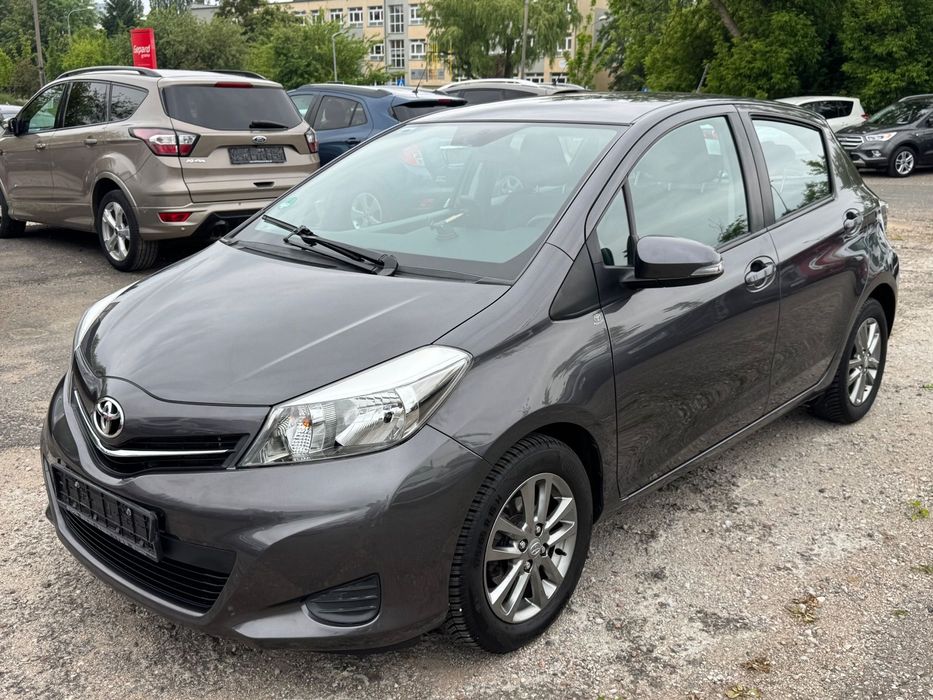 Toyota Yaris II Właściciel,Mały Przebieg,Pełny Serwis,Klimatyzacja,Kamera,Alufelgi