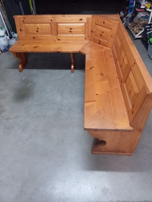 Banco de canto em madeira maciça