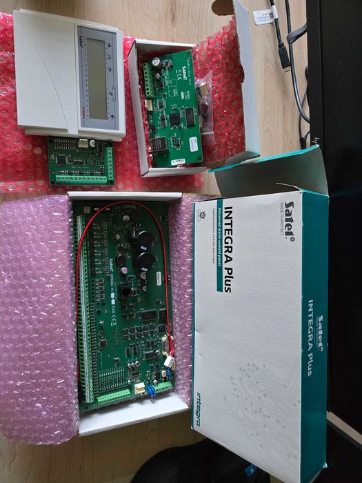 zestaw modułów Integra 64 Plus + INT-KLCD + ETM-1 Plus + INT-E