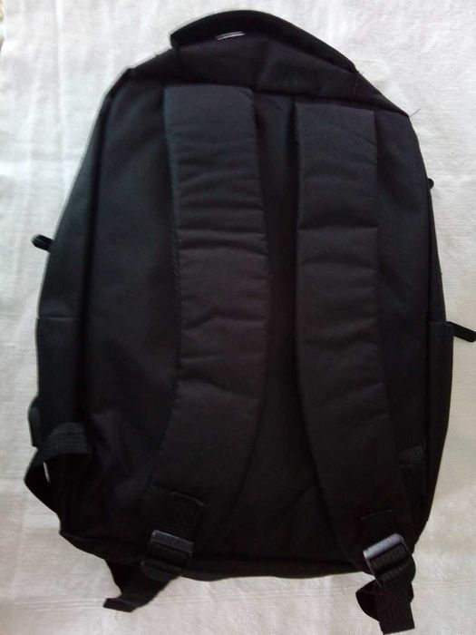 Mochila de viagem com saída para ligação USB, como NOVA!