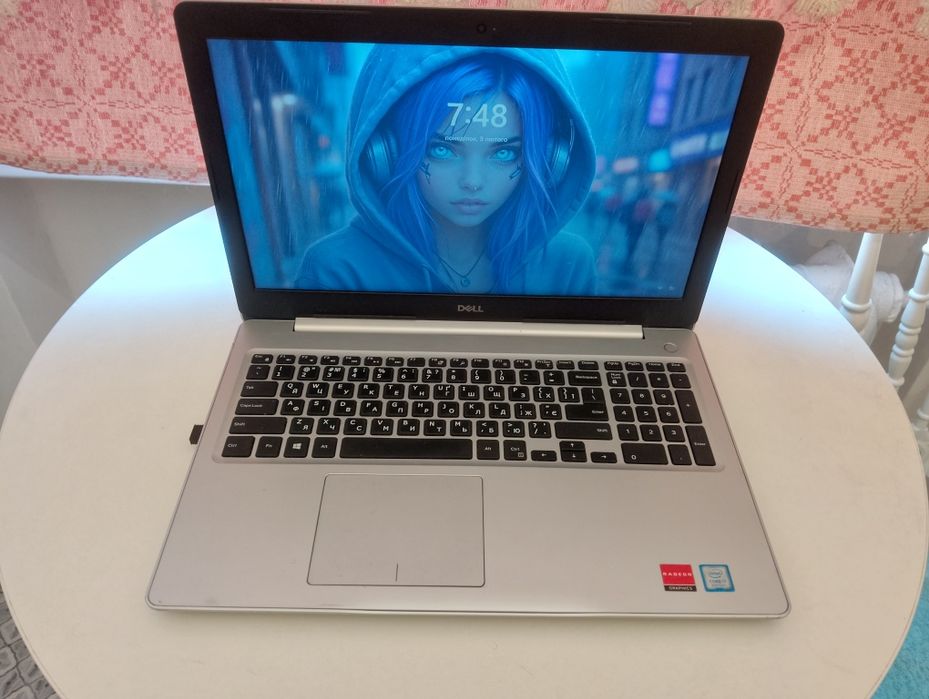 Dell Inspiron 15  5570 Core i7-8550U/AMD Radeon 530 4GB GDDR5