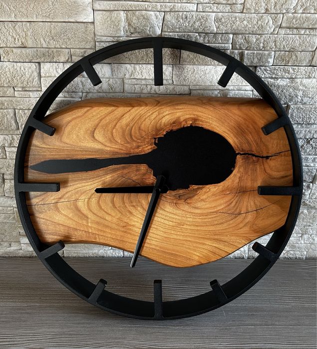 Zegar loft z drewna czereśni i czarnej żywicy - średnica 35 cm