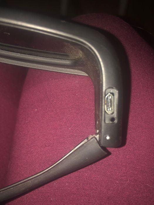 Panasonic TV 3D  117x69 with set of 4 rechargable 3D glasses