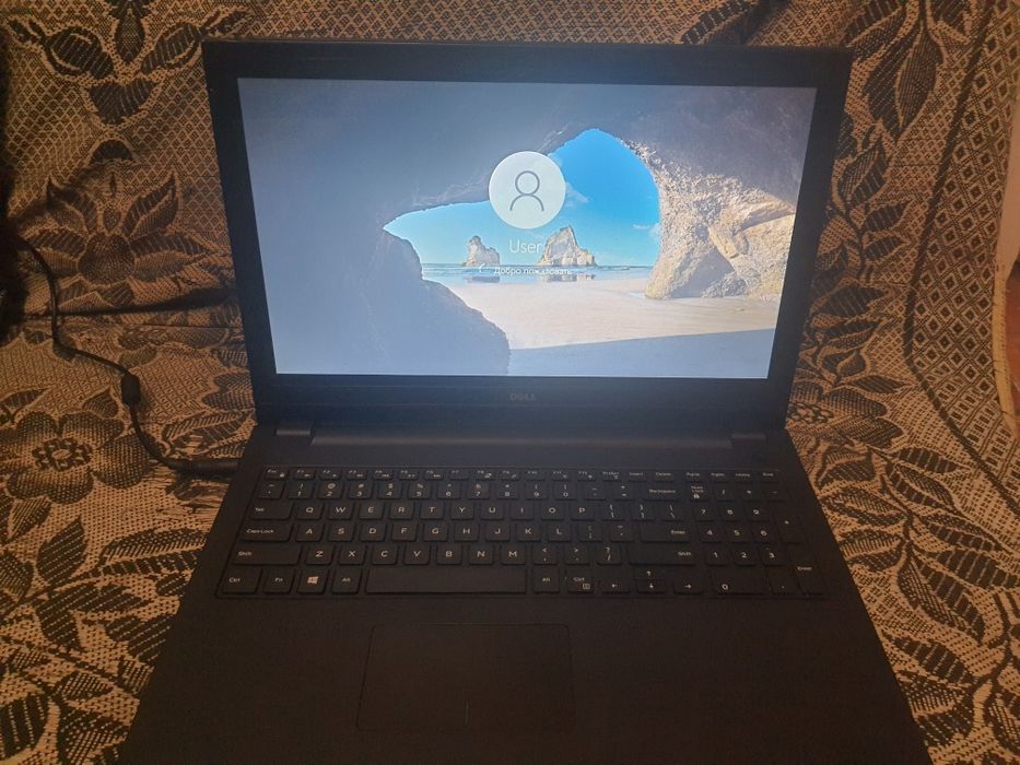 Продам НоутDell Inspirion15 3000 с процем AMD A6 4ядра.