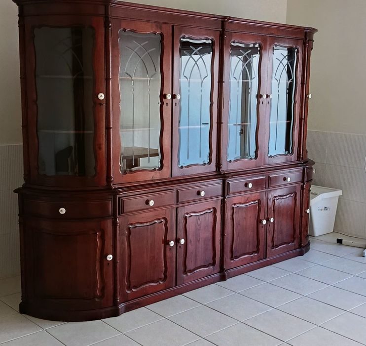 Móvel de sala e mesa de jantar com 6 cadeiras