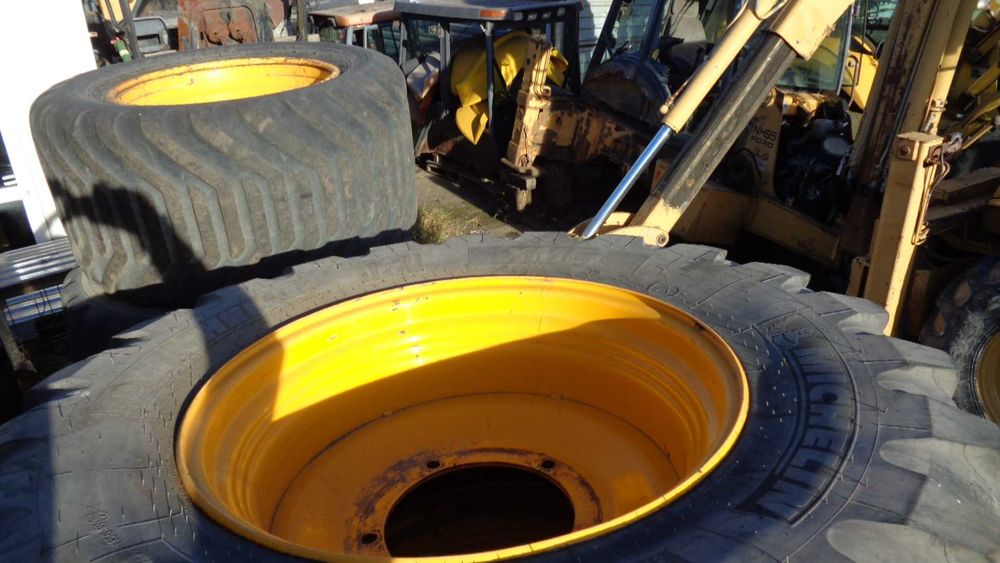 JCB4CX Koła pełne 440/80/28