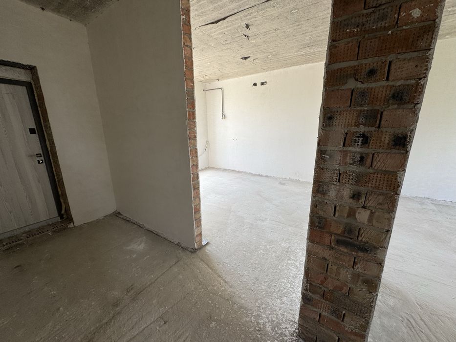 Котедж з власним подвір’ям та заїздом