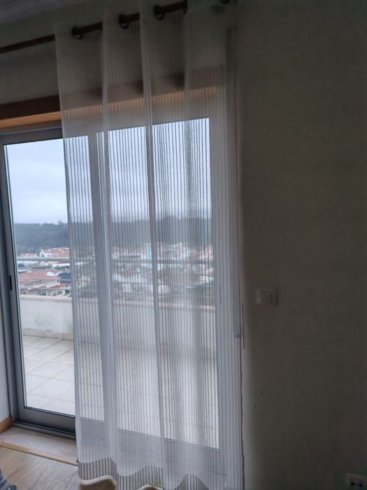 Dois cortinados com varão