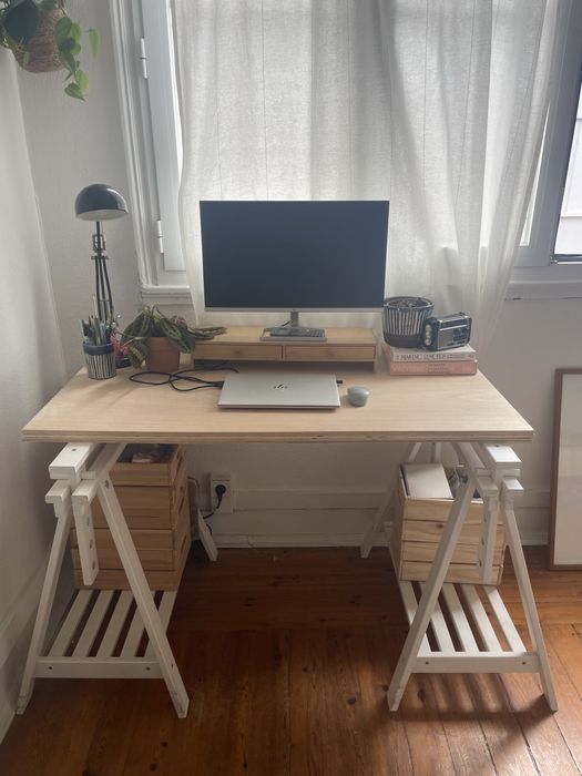 Secretaria madeira