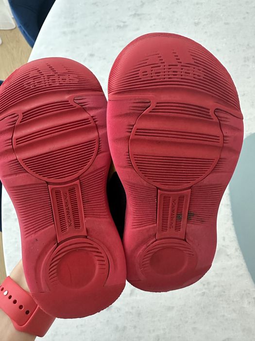 Дитячі кросівки Adidas в ідеалі 24 см