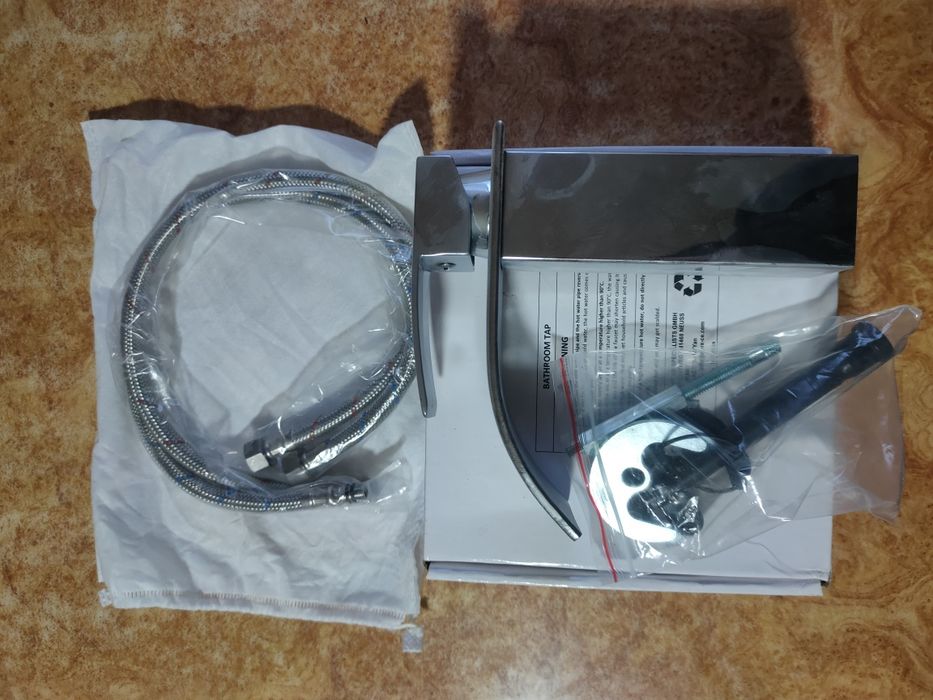 Сучасний змішувач для ванної кімнати