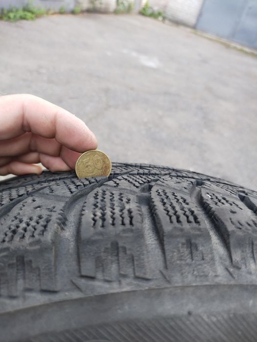 Продам зимову резину Lassa