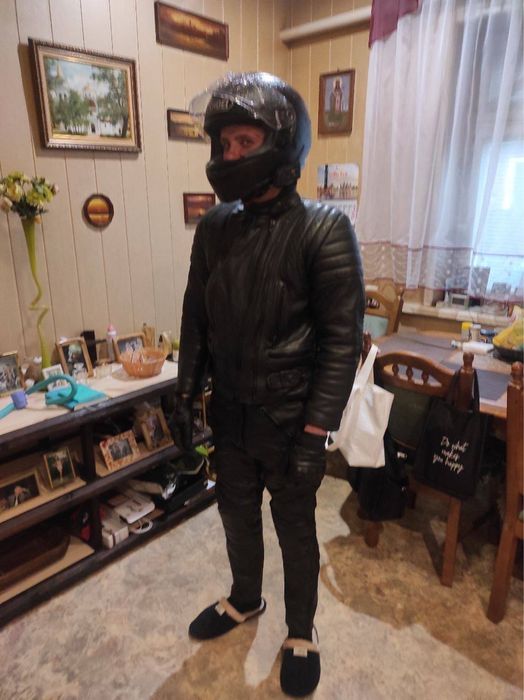 Мото екіп. Шкіра. Нагально