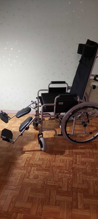 wózek inwalidzki z rozkładanym oparciem