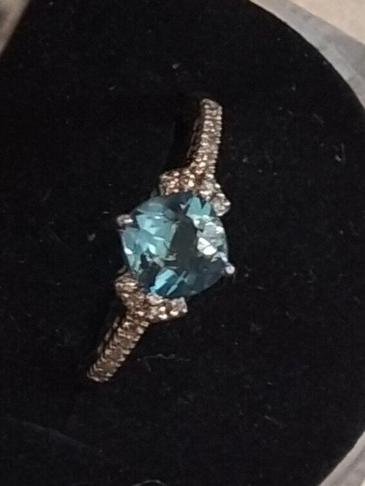 Кольцо с топазом 0.95 карат и бриллиантами 0.10 карат