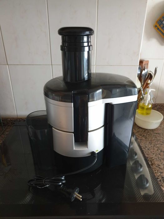 Maquina de fazer sumos Electric foi usada uma vez.